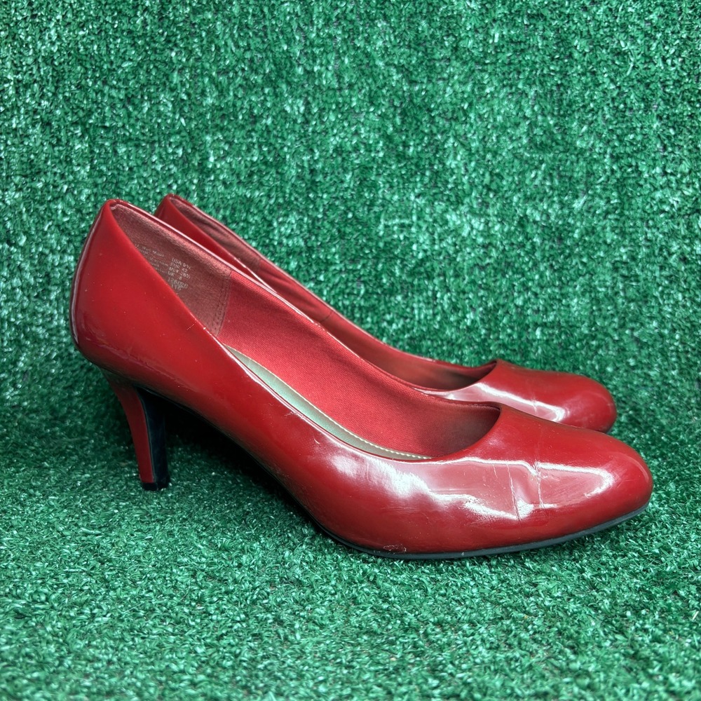 Comfort Plus by Predictions Karmen Patent Round Toe Pump Red Heels Womens Sz 9.5
